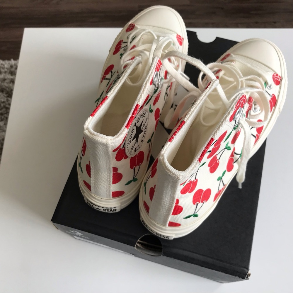 Cherry Chuck Taylor Converse - Picture 3 of 3
